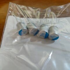 4個　有機ポリマーコンデンサ　25V　100μF　日本ケミコン　APS
