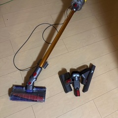ダイソンv10掃除機 本体＋交換パーツ＋充電コード＋箱