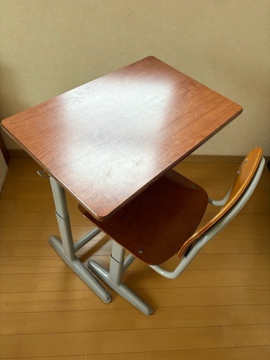 KOKUYO 高さ調整可能な学習机と椅子