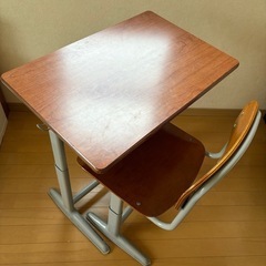 KOKUYO 高さ調整可能な学習机と椅子 (その1) 東所沢のテーブル KOKUYO 高さ調整可能な学習机と椅子 (その1) 東所沢のテーブル