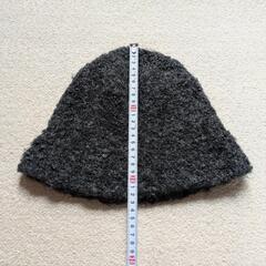 ダークグレー バケットハット 毛糸風の画像