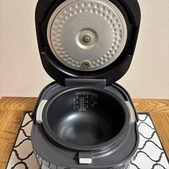 象印　3合炊き炊飯器の画像