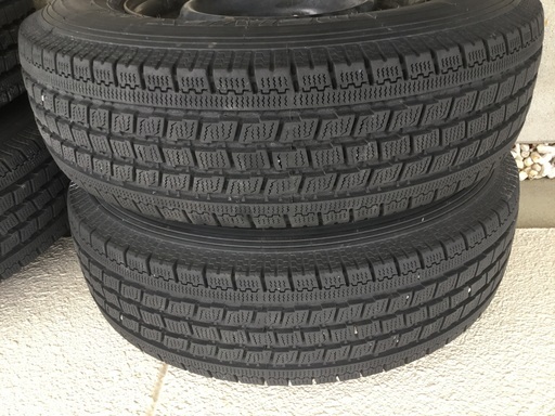 ホイール付きスタッドレス　195/80/R15 LT ハイエースバン等　４本　ホイールキャップ付き