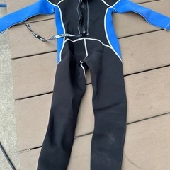 子供用ウエットスーツの画像