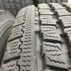 ホイール付きスタッドレス　195/80/R15 LT ハイエースバン等　４本　ホイールキャップ付きの画像