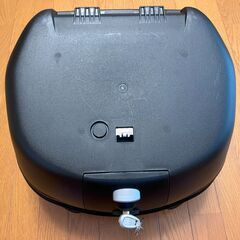 ☆☆値下げします。☆☆「GIVI B47NTML」 ﾄｯﾌﾟｹｰｽ 僅かに傷あります。取付工具付の画像