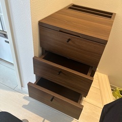 サイドチェストの画像