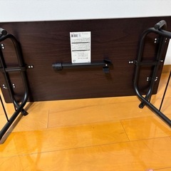リビングテーブル スチールラック付きの画像