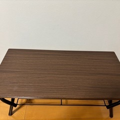 リビングテーブル スチールラック付きの画像