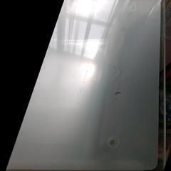 ガラス製テレビ台の画像