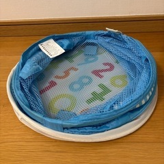IKEA KUSINER 蓋付きメッシュバスケットの画像