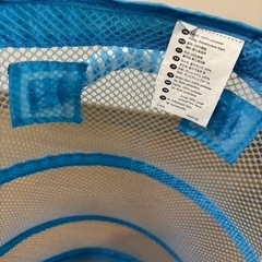 IKEA KUSINER 蓋付きメッシュバスケットの画像