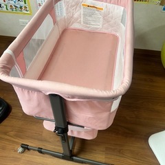 ベビーベッドの画像
