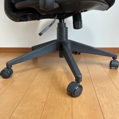 ゆったりめ メッシュ　事務椅子　の画像