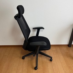 ゆったりめ メッシュ　事務椅子　の画像
