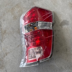 ステップワゴン　テールランプ　右