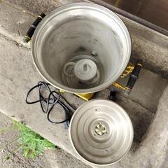 電熱式サモワール　外国製のコンセント差し込み口　高さ約41.5cmの画像