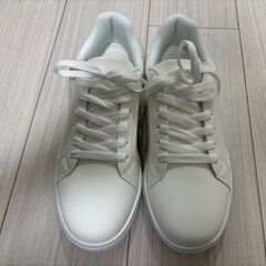 新品未使用シンプルお洒落スニーカー25cmの画像