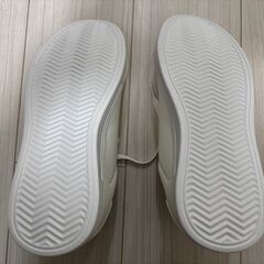 新品未使用シンプルお洒落スニーカー25cmの画像