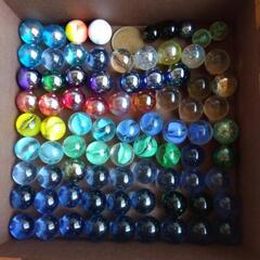 ビー玉　大3個、中18個、小76個、極小5個の画像