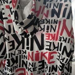 ナイキパーカーの画像