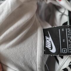 ナイキパーカーの画像