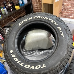 TOYOTIRES OPEN COUNTRY R/T 185/8...