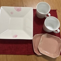 食器　マグカップ2個　小皿２枚