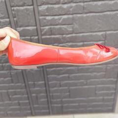 バレーシューズ　赤の画像