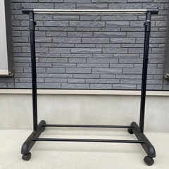 ハンガーラックです。