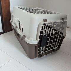 ペット用品　トイレトレーとキャリーバック