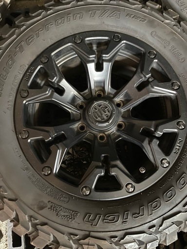 美品MG ゴーレム　17インチ 8J インセット20 BFグッドリッチ 265/65R17 ブロックタイヤ　pcd 139.7 6穴 プラド ハイラックス 等