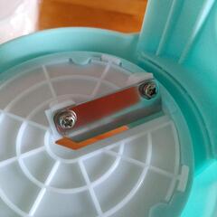 美品!!ドラえもん氷かき器 未使用のカップ付き　かき氷器 手動式 バラ氷でも出来るの画像