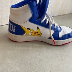 アディダス　キッズスニーカーセット　ポケモンスニーカーとレゴスニーカーの画像