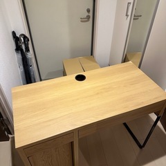 収納付きのデスク
