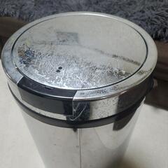 電動ゴミ箱の画像
