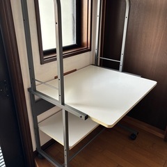 パソコンデスクの画像