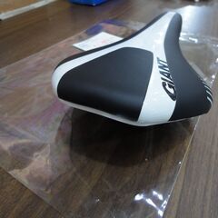 GIANT サドル 自転車用サドル クロスバイク用サドル【モノ市場東海店】141の画像
