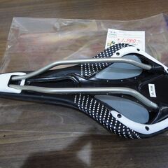 GIANT サドル 自転車用サドル クロスバイク用サドル【モノ市場東海店】141の画像