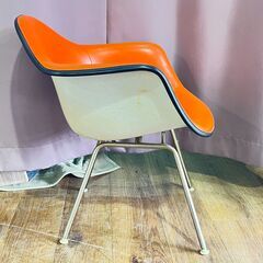 家具 生活家具 Herman Miller　アームシェルチェア　オレンジの画像