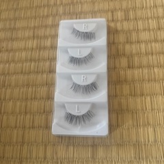 つけまつげの画像