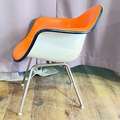 家具 生活家具 Herman Miller　アームシェルチェア　オレンジの画像