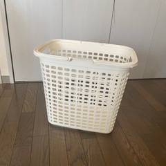 洗濯物カゴの画像