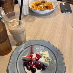 26日か27日にカフェ行く人！