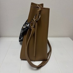 ブラウン ショルダーバッグの画像
