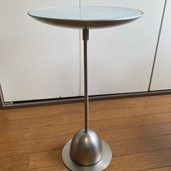 サイドテーブル
