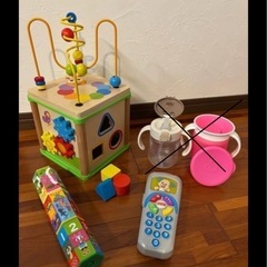 1歳前後のマグとおもちゃ