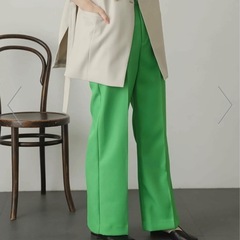 新品未使用　カラーパンツの画像