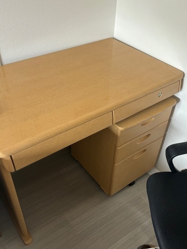 受け渡し予定者決定。勉強机＋オフィスチェア