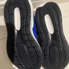未使用　adidas  運動靴18センチの画像